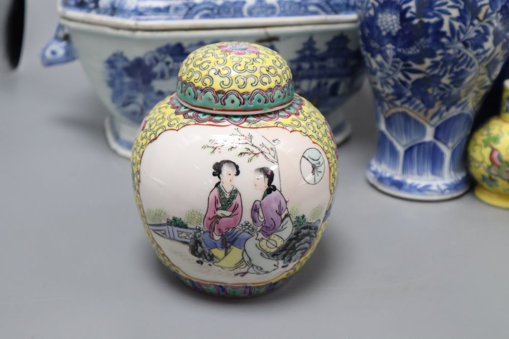 An 18th century Chinese blue and white tureen and cover, height 25cm, a Kangxi blue and white vase and three jars